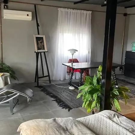 Sol Radiante Attic Studio, Designer-style Studio With Top-tier Amenities *